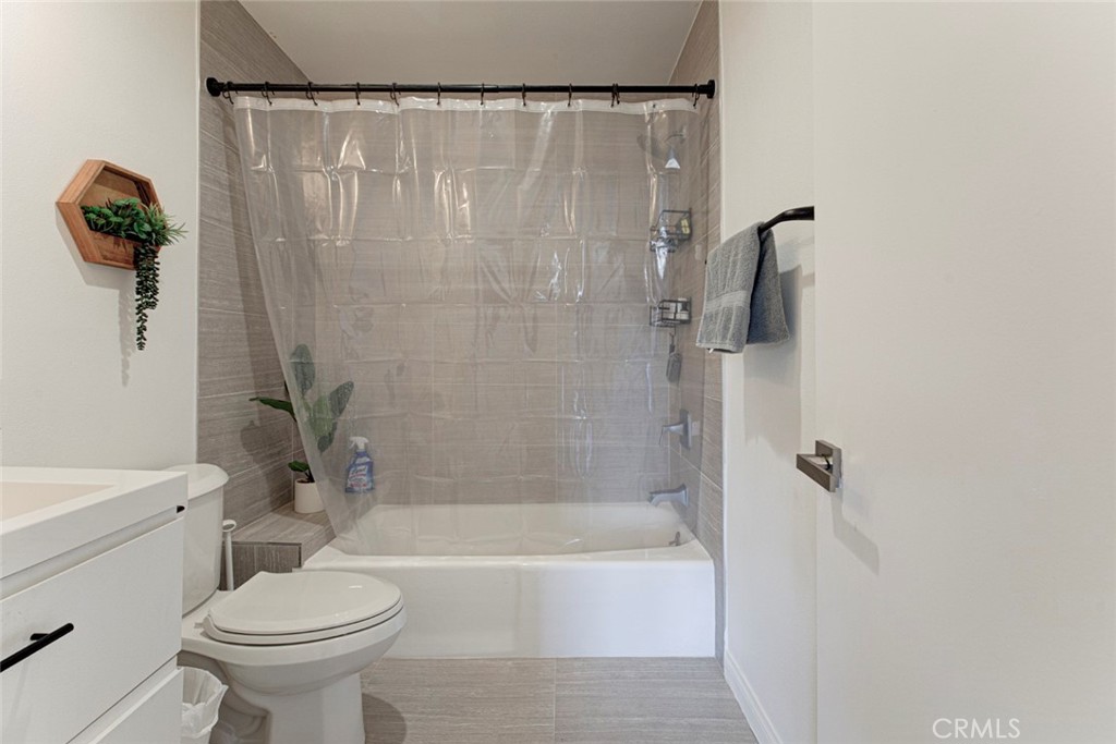 1037 N Vista Property Photo 30