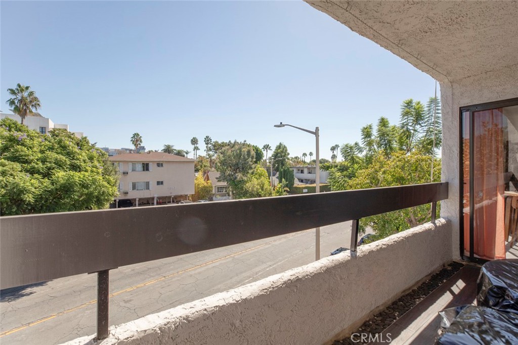 1037 N Vista Property Photo 31