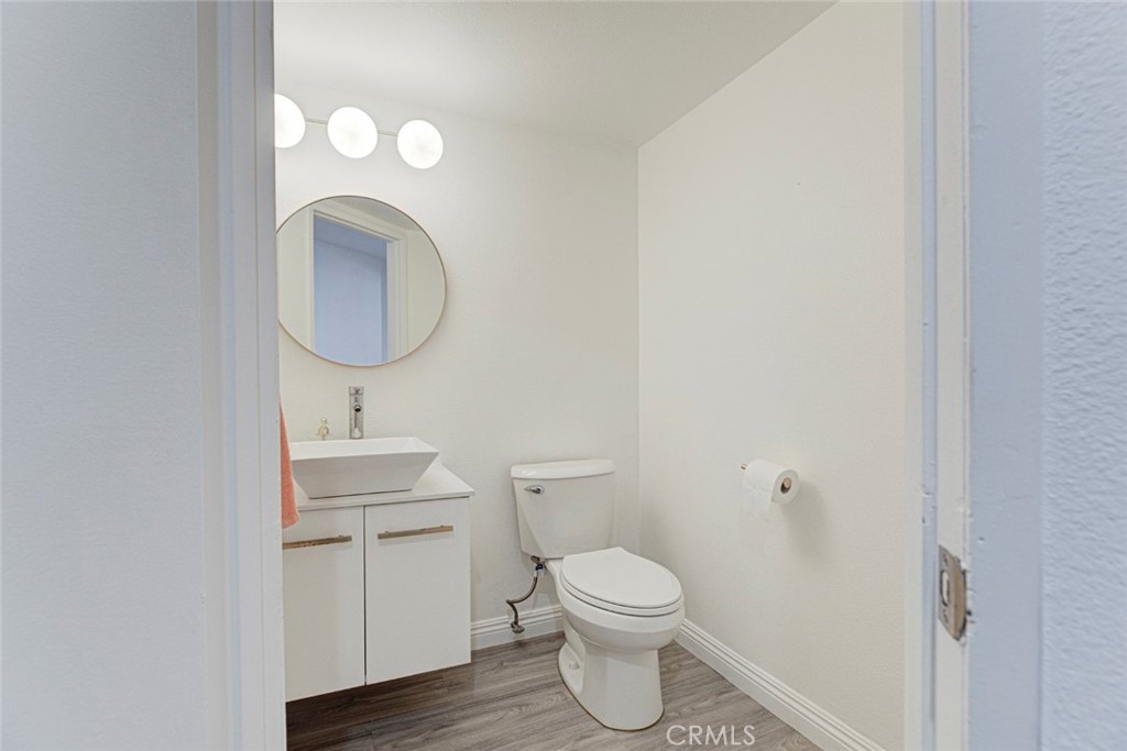 1037 N Vista Property Photo 34