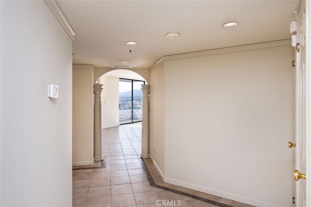 345 Pioneer Drive 1705 Property Photo 5