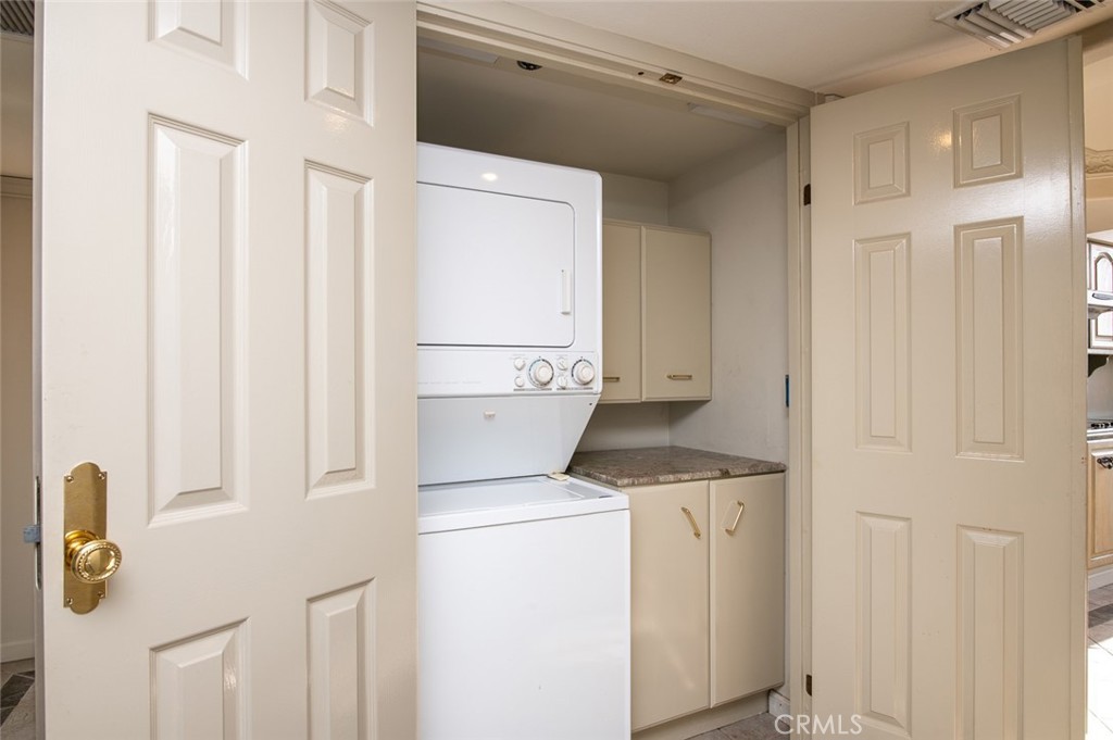 345 Pioneer Drive 1705 Property Photo 23