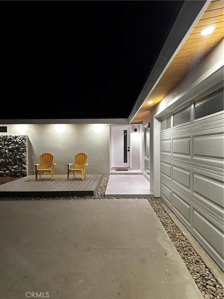 16445 Kingsbury Property Photo 4