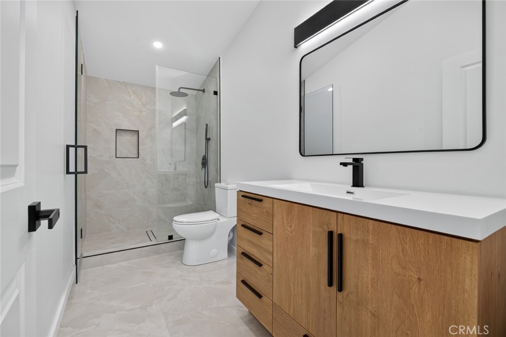 16445 Kingsbury Property Photo 31