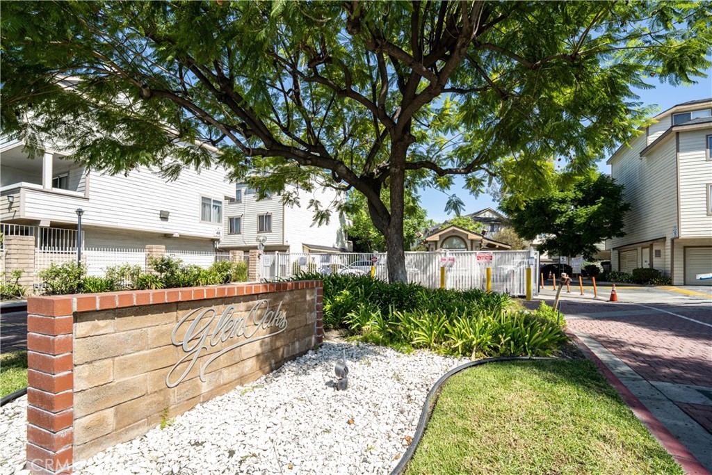 11150 Glenoaks 307 Property Photo 1