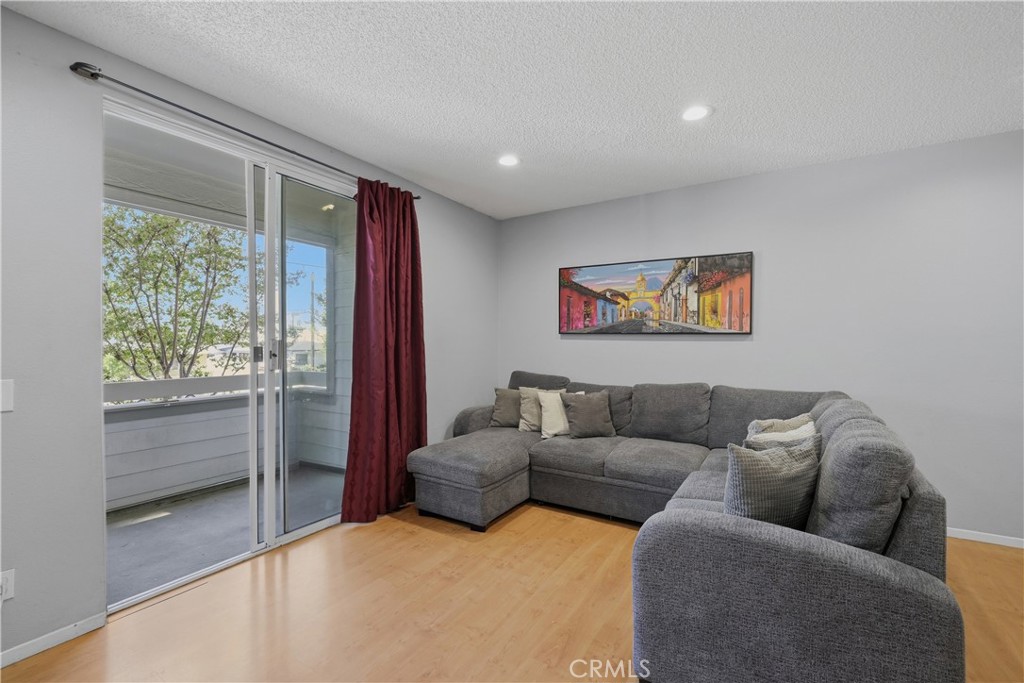 11150 Glenoaks 307 Property Photo 4