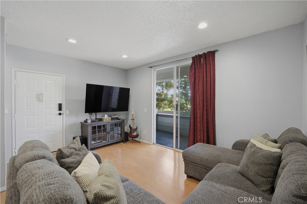 11150 Glenoaks 307 Property Photo 5