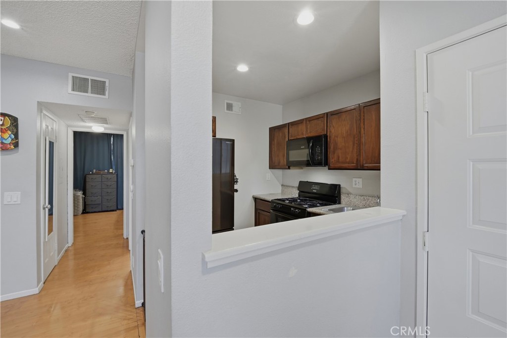 11150 Glenoaks 307 Property Photo 9