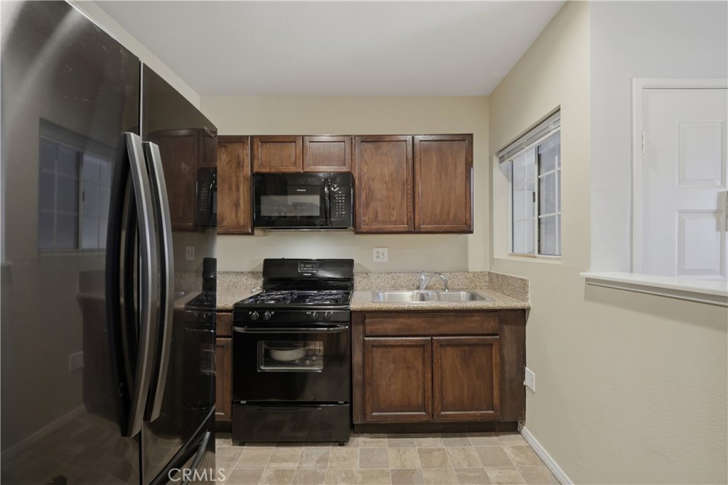 11150 Glenoaks 307 Property Photo 10