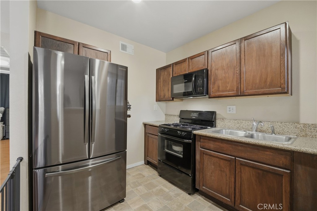 11150 Glenoaks 307 Property Photo 11