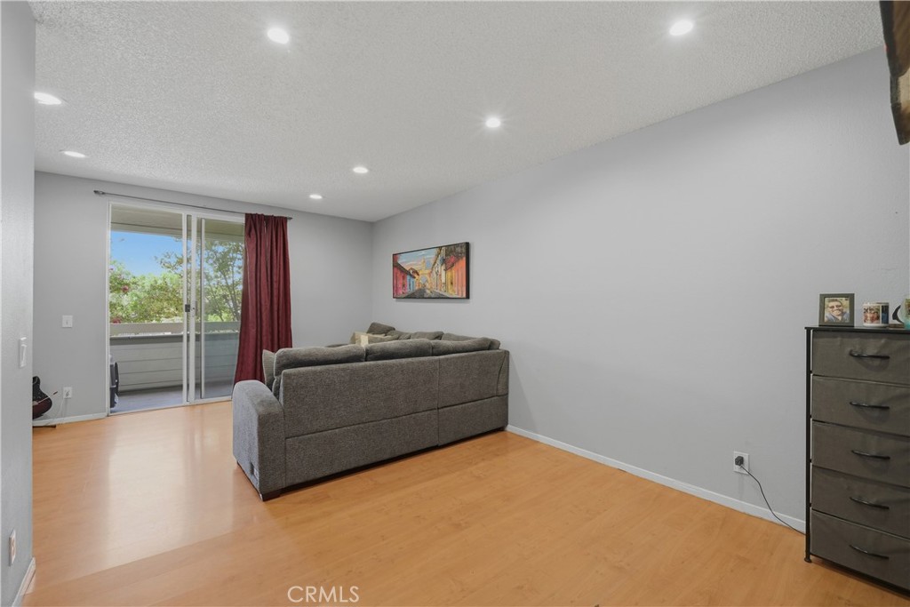 11150 Glenoaks 307 Property Photo 12
