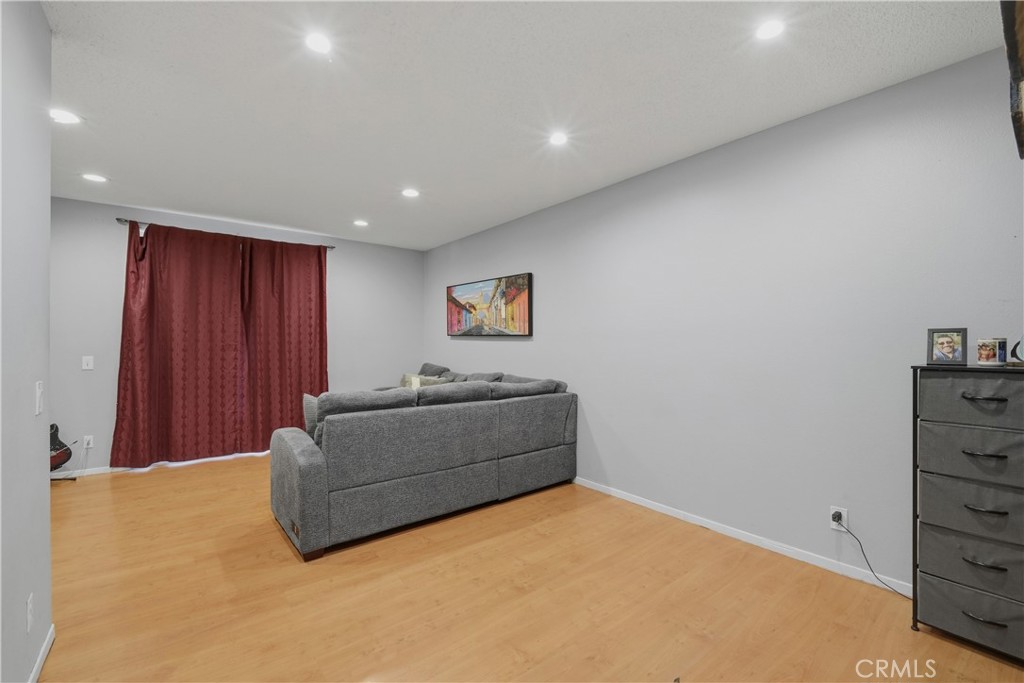 11150 Glenoaks 307 Property Photo 13