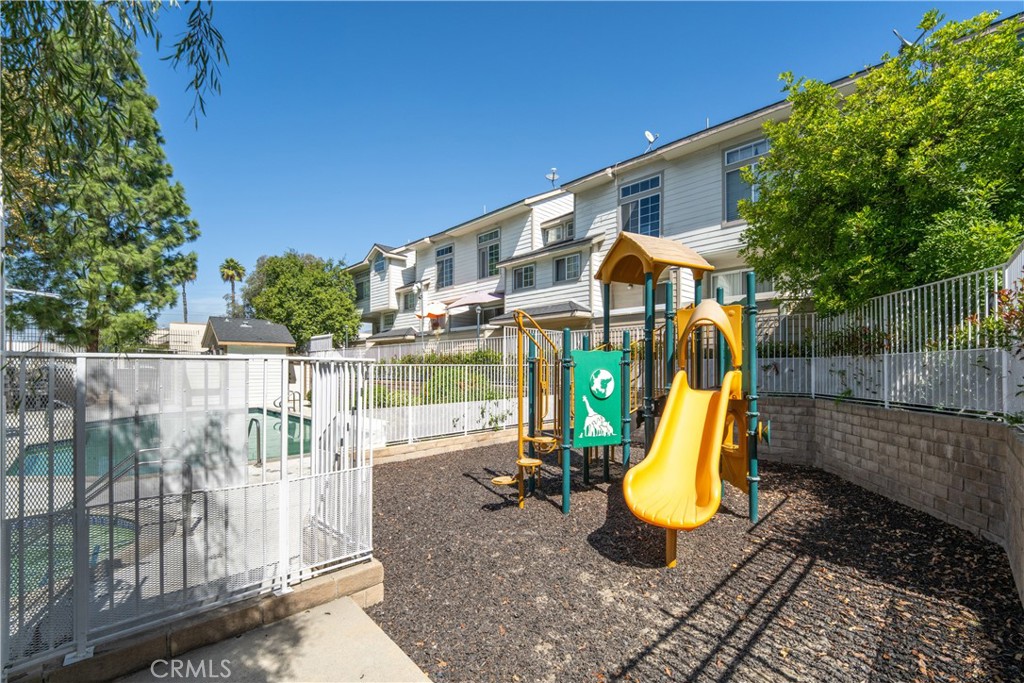 11150 Glenoaks 307 Property Photo 21