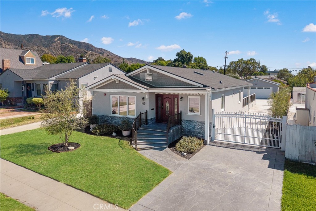 1362 Linden Property Photo 4