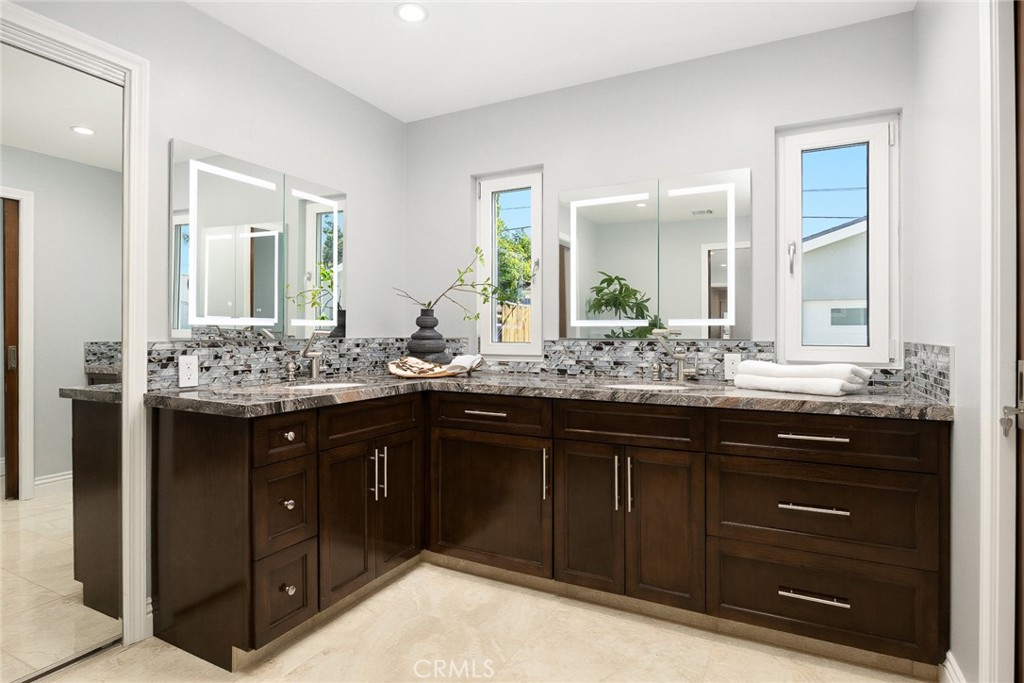 1362 Linden Property Photo 31