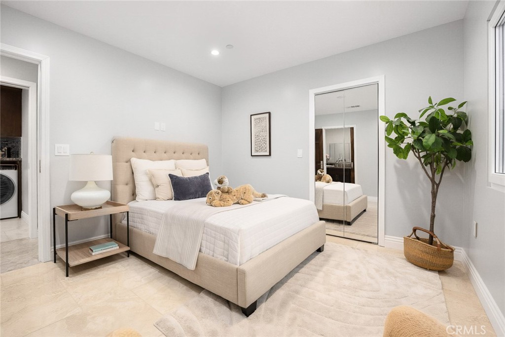 1362 Linden Property Photo 35