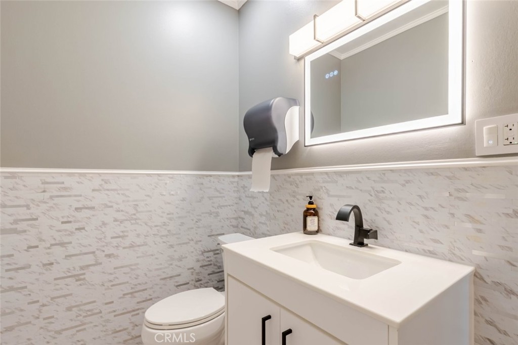 14847 Magnolia Boulevard 201 Property Photo 15