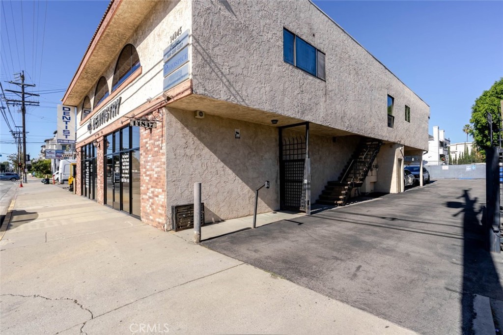 14847 Magnolia Boulevard 201 Property Photo 17
