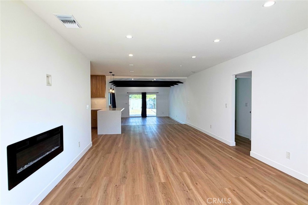1828 Kenwood St Property Photo 4