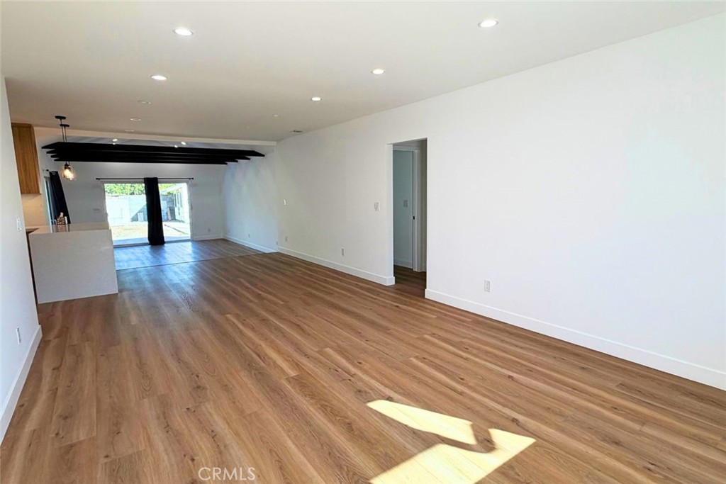 1828 Kenwood St Property Photo 5