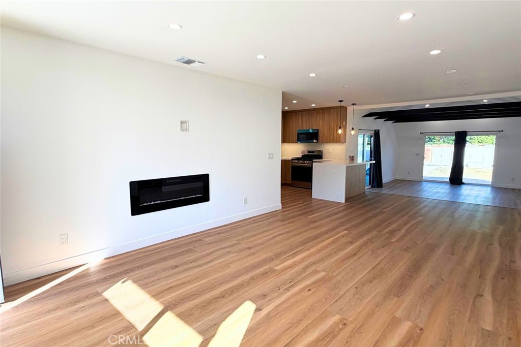 1828 Kenwood St Property Photo 6