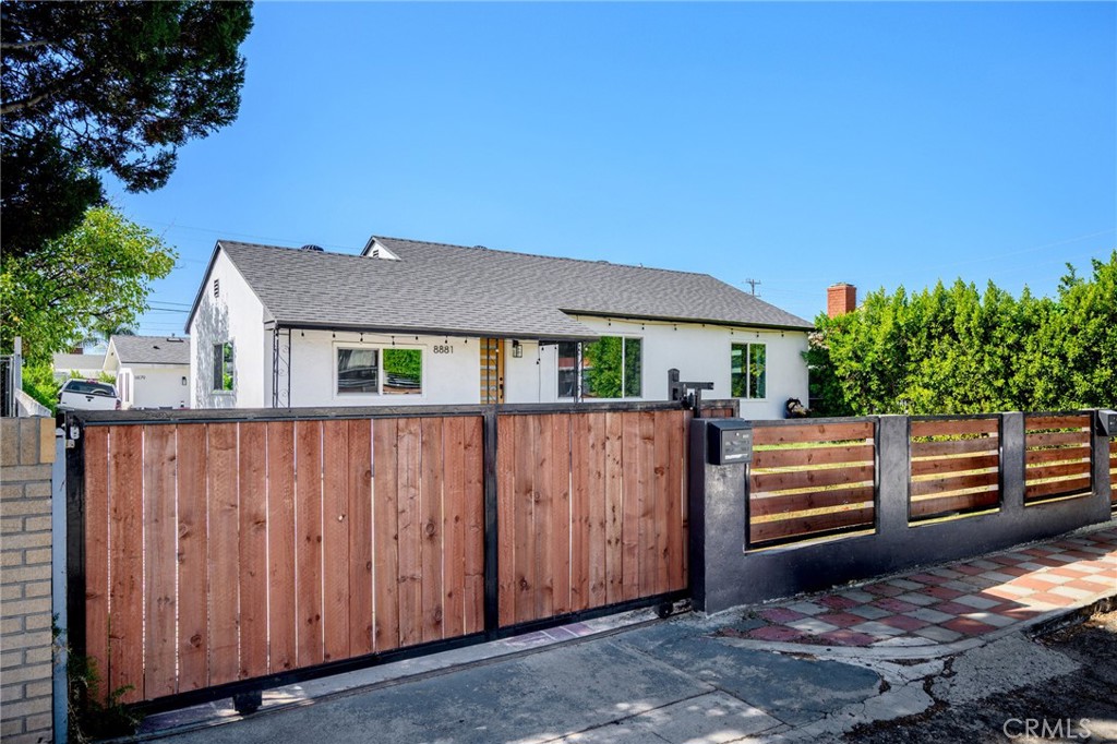8881 Morehart Avenue Property Photo 1