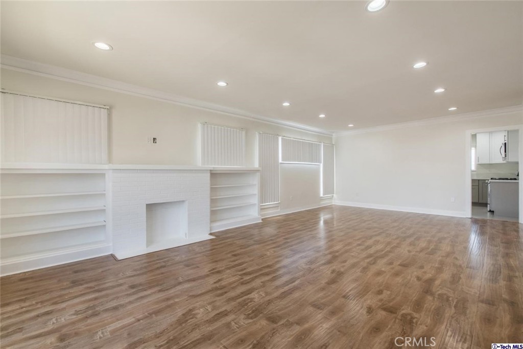 1151 N Maryland Avenue Property Photo 5