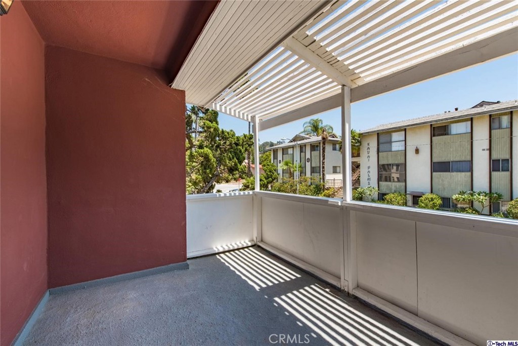 1151 N Maryland Avenue Property Photo 8