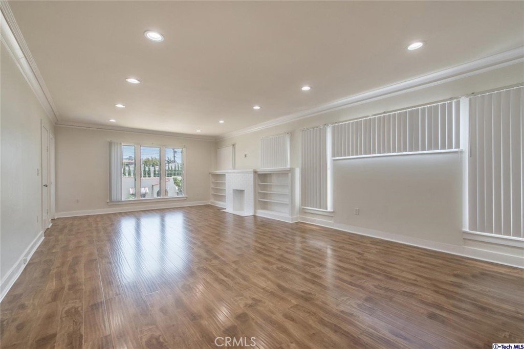 1151 N Maryland Avenue Property Photo 9