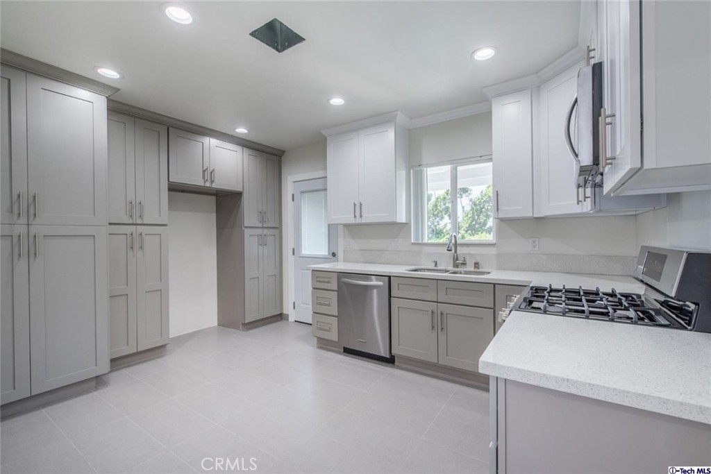 1151 N Maryland Avenue Property Photo 13