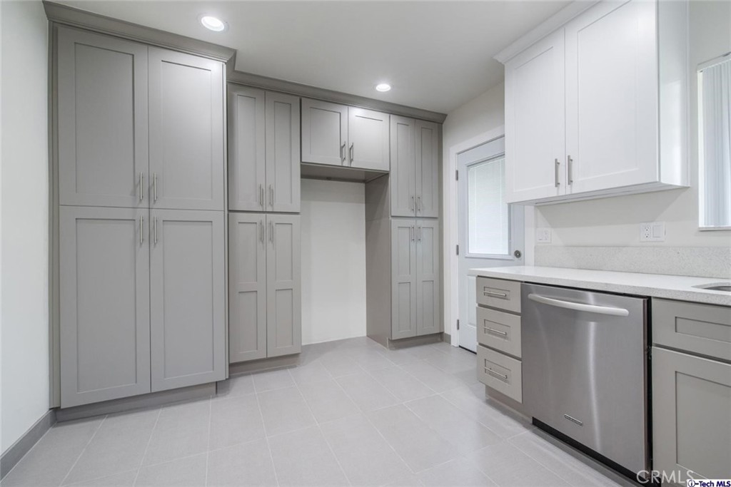 1151 N Maryland Avenue Property Photo 14