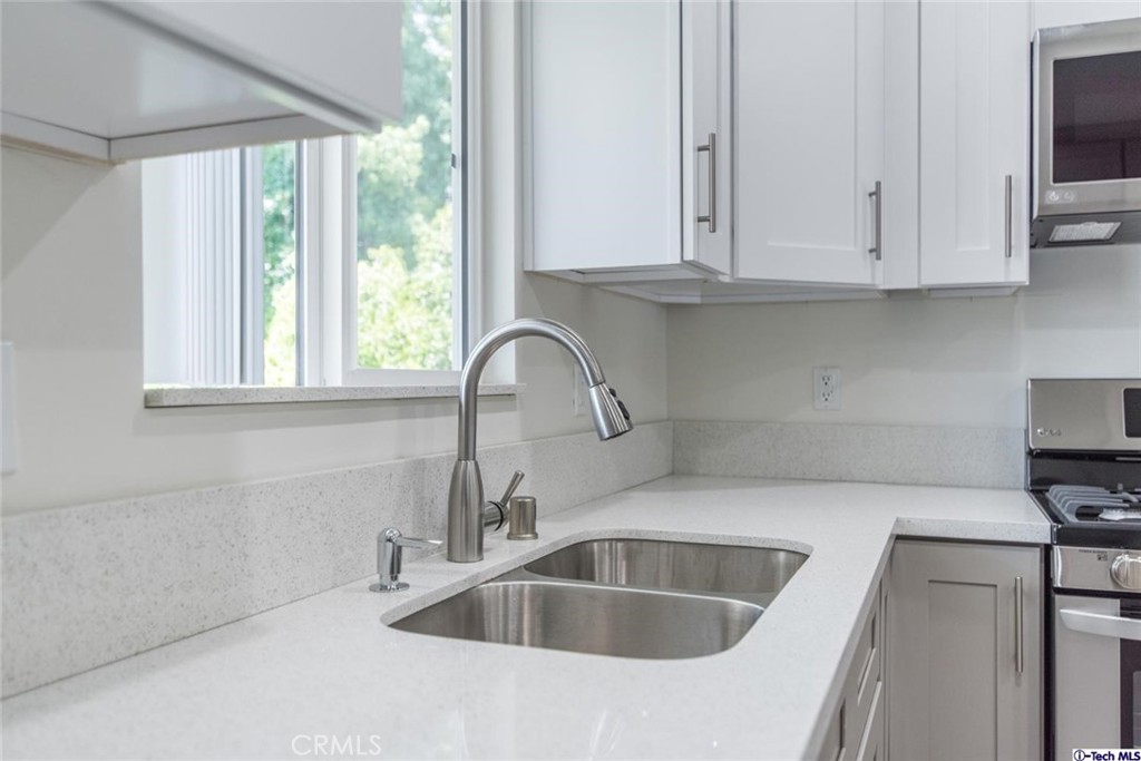 1151 N Maryland Avenue Property Photo 16
