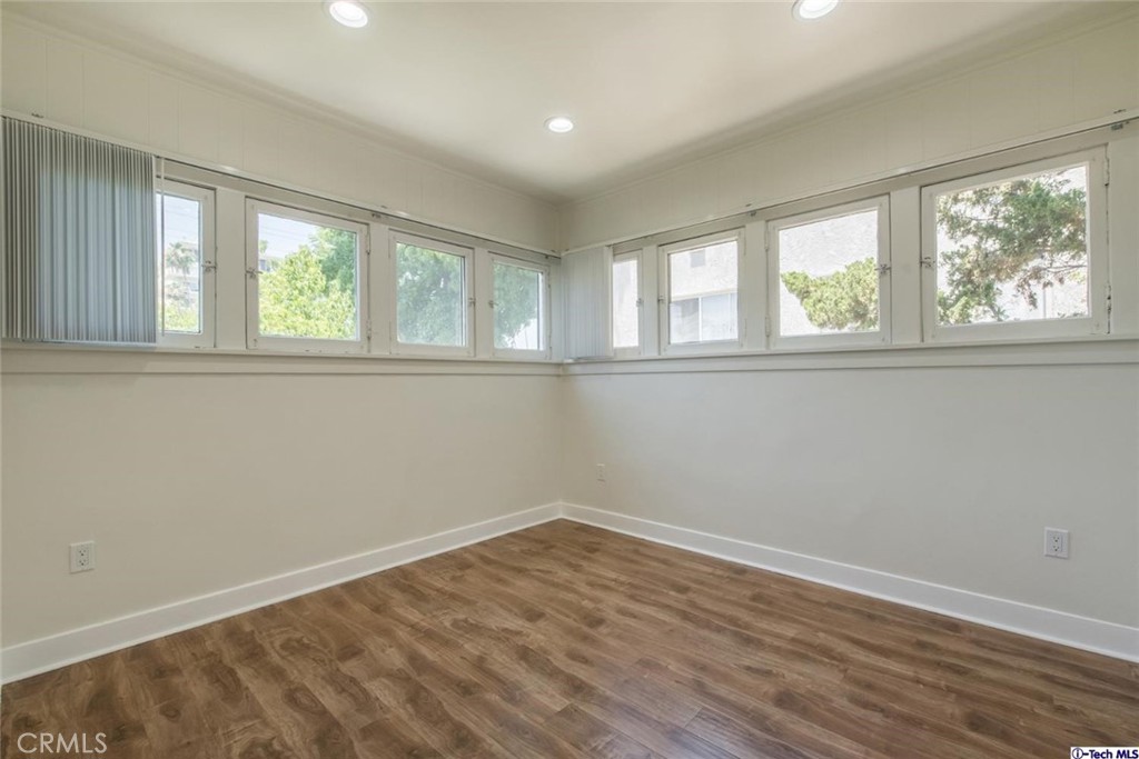 1151 N Maryland Avenue Property Photo 20