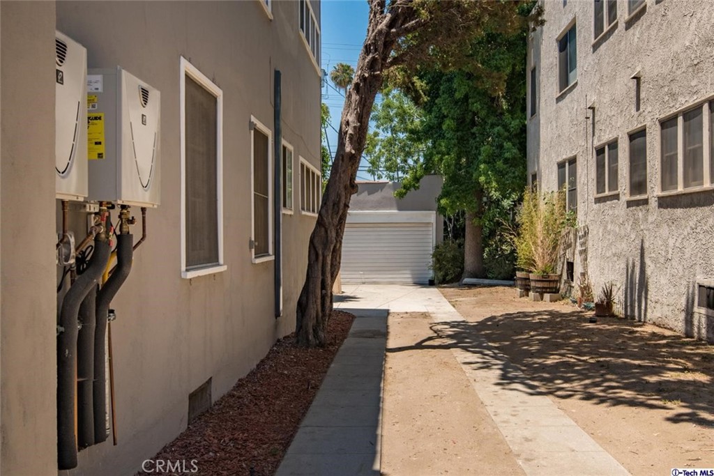 1151 N Maryland Avenue Property Photo 22