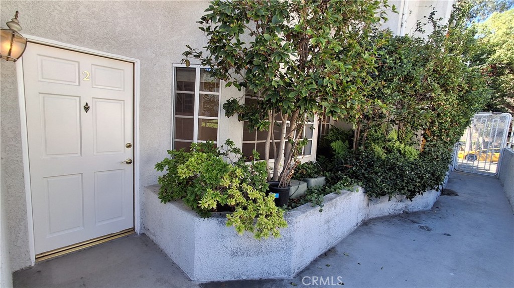 1328 N Columbus Avenue 2 Property Photo 4