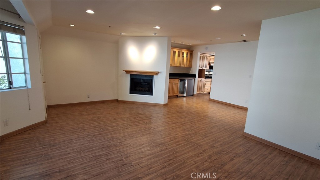 1328 N Columbus Avenue 2 Property Photo 6