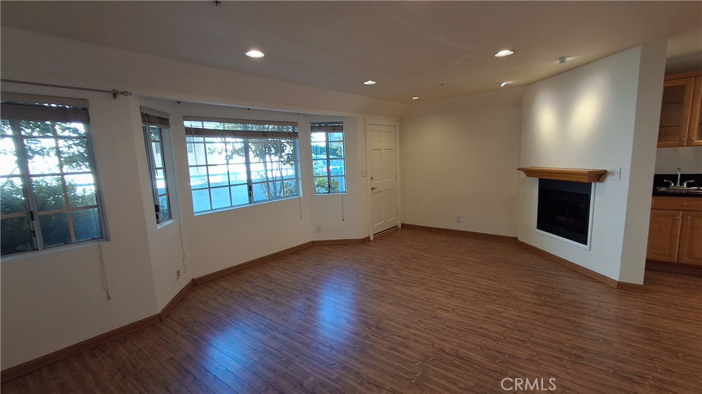 1328 N Columbus Avenue 2 Property Photo 7
