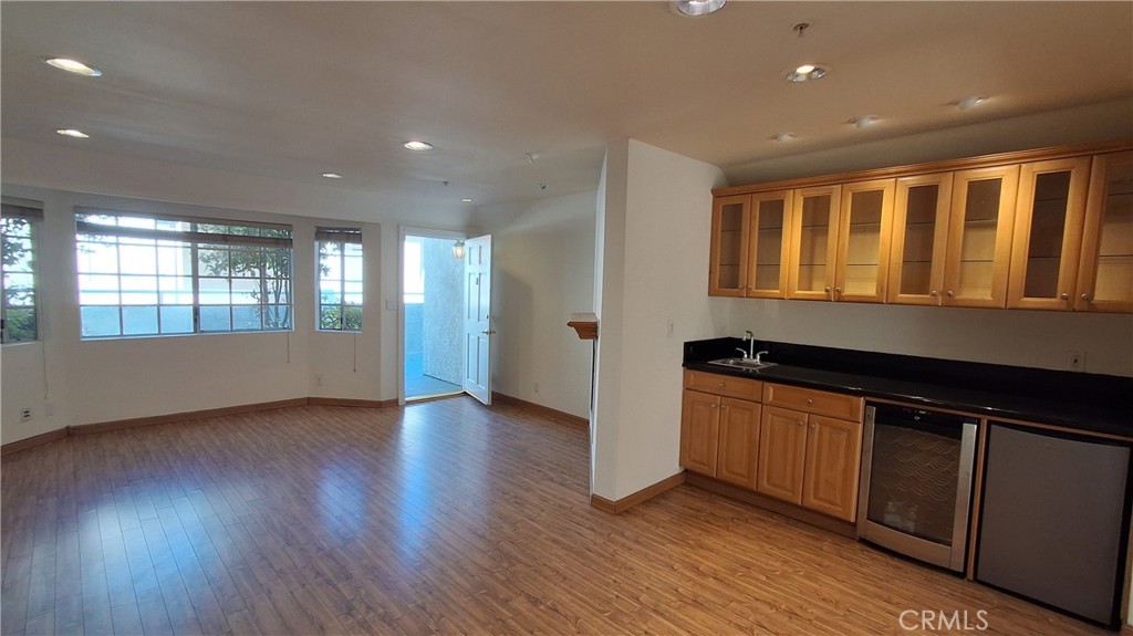 1328 N Columbus Avenue 2 Property Photo 8