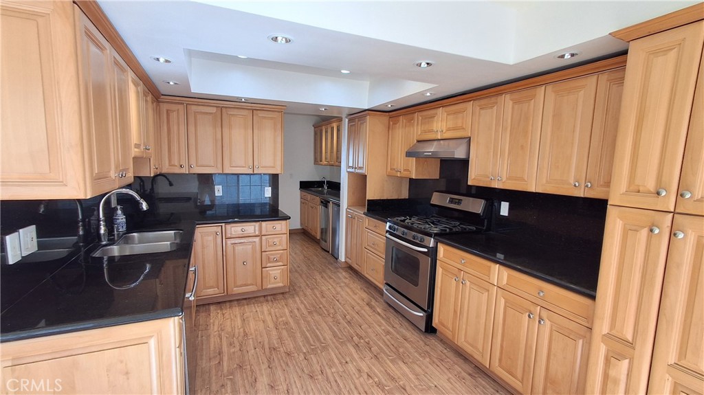 1328 N Columbus Avenue 2 Property Photo 10