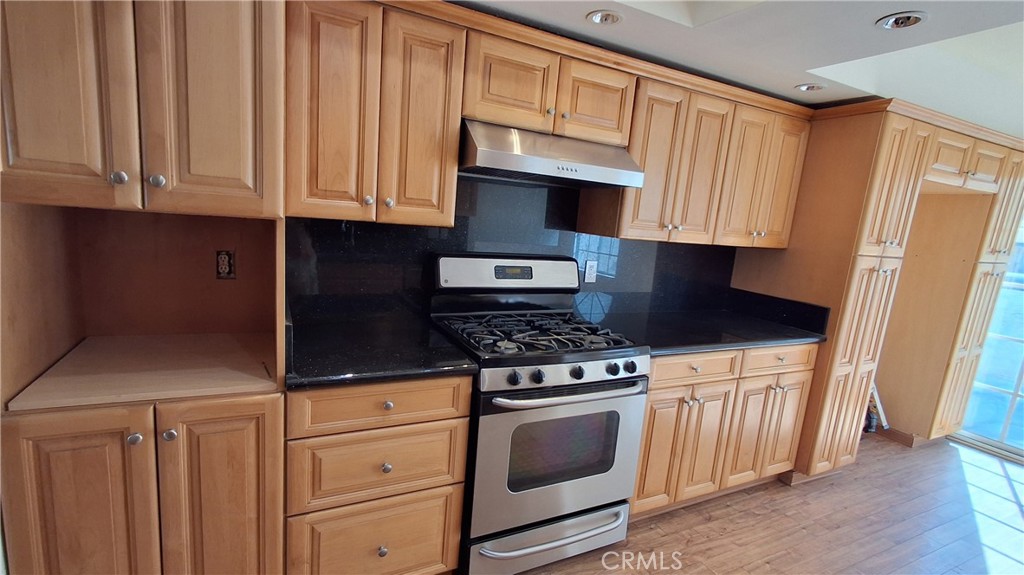 1328 N Columbus Avenue 2 Property Photo 11