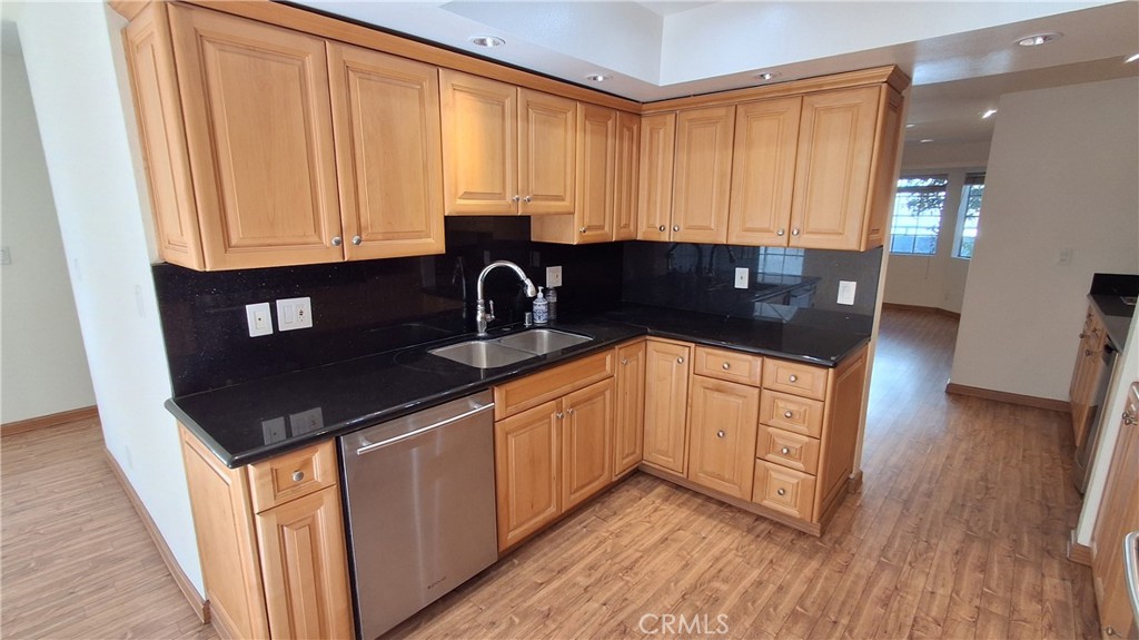 1328 N Columbus Avenue 2 Property Photo 12