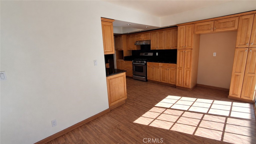 1328 N Columbus Avenue 2 Property Photo 15