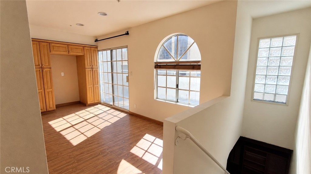 1328 N Columbus Avenue 2 Property Photo 16