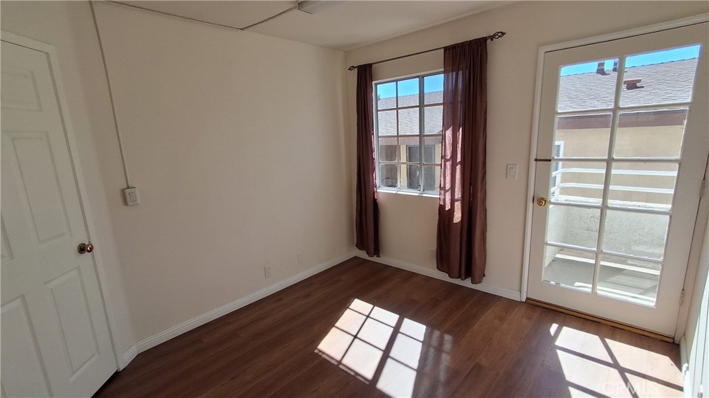 1328 N Columbus Avenue 2 Property Photo 23
