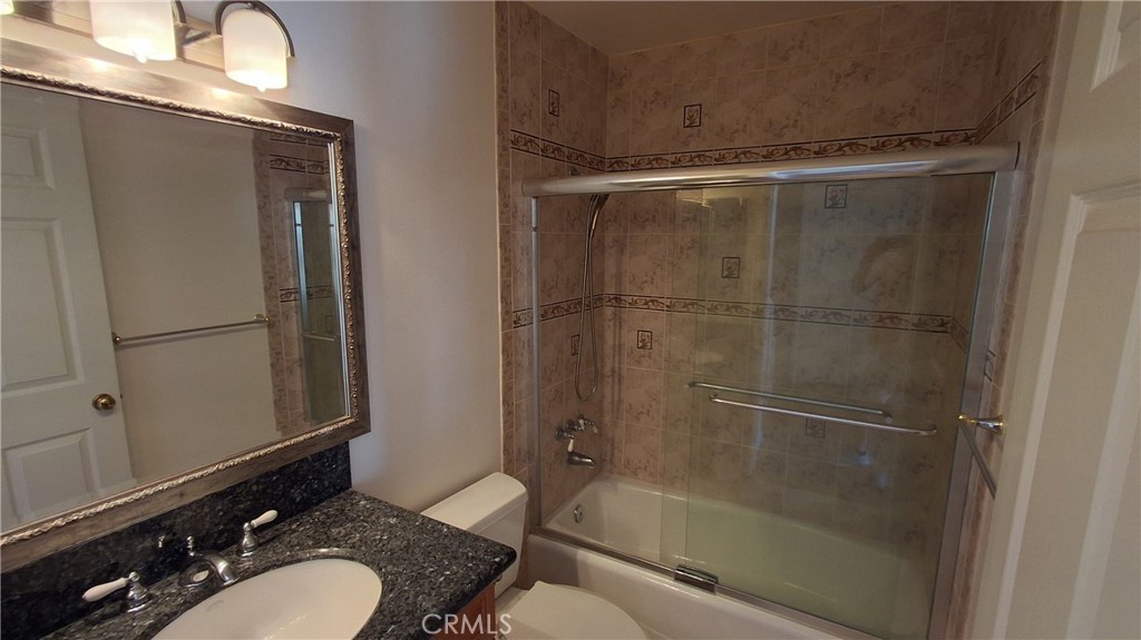 1328 N Columbus Avenue 2 Property Photo 25