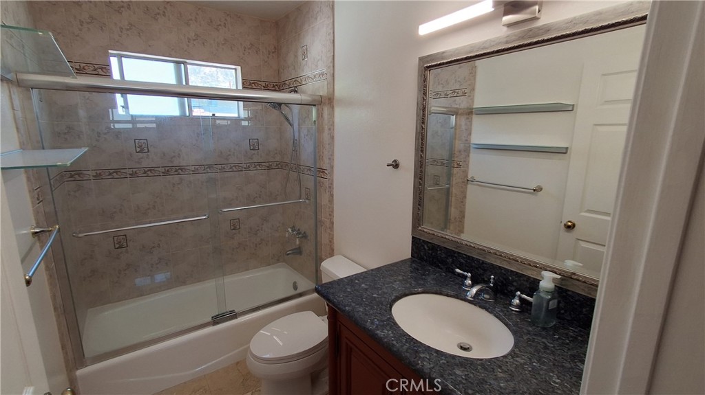1328 N Columbus Avenue 2 Property Photo 27
