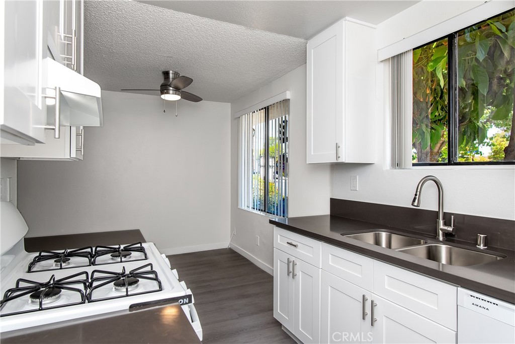 14807 Parthenia Property Photo 7