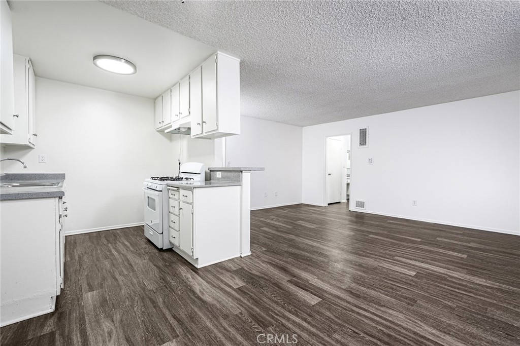 14807 Parthenia Property Photo 11