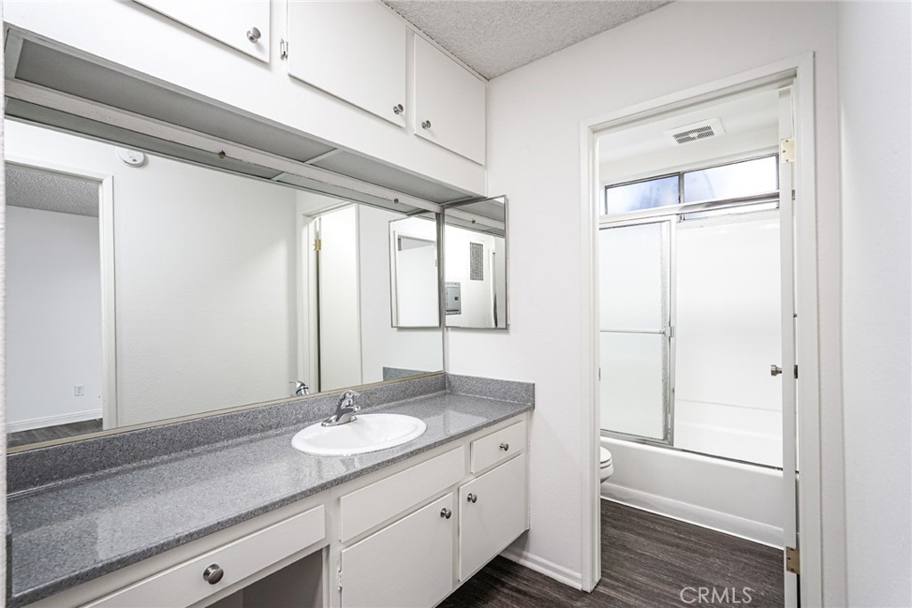 14807 Parthenia Property Photo 13