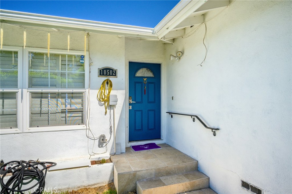 10502 Woodley Avenue Property Photo 2