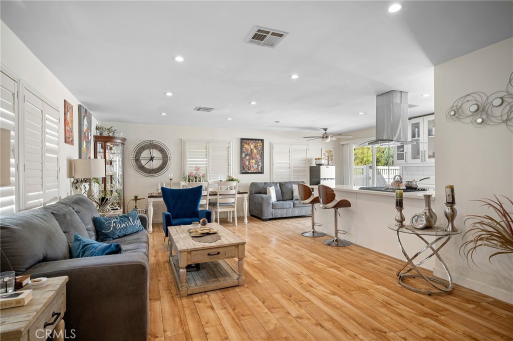 10502 Woodley Avenue Property Photo 4